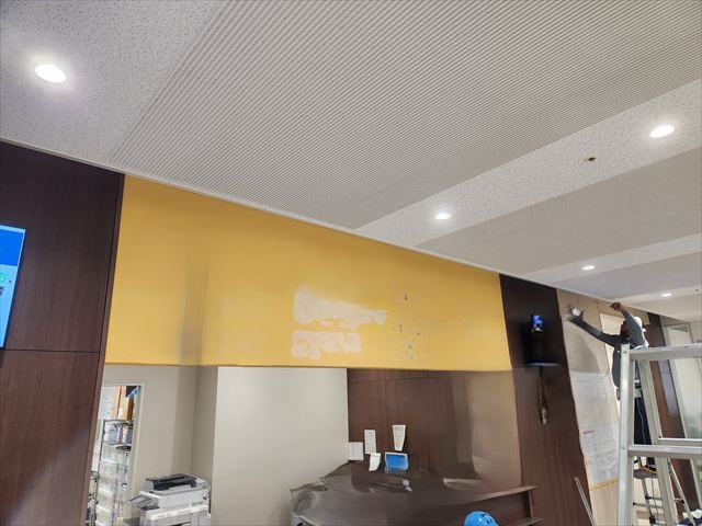 案内板にパテ処理した後