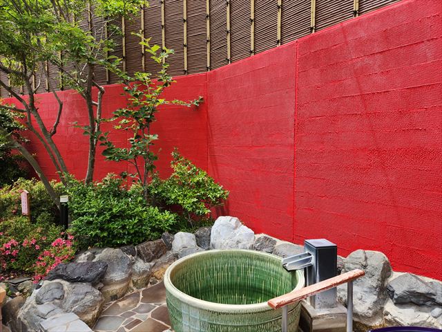きれいになった赤い塀