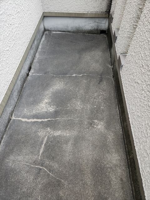 大阪市生野区で3階のベランダをウレタン塗膜防水しました。