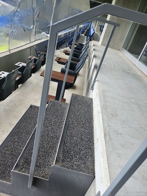 錆びた手摺りの塗装後