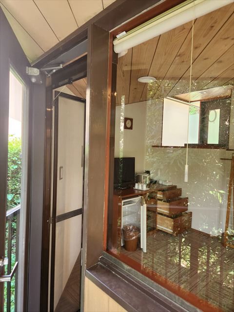 出窓の外側枠塗装後