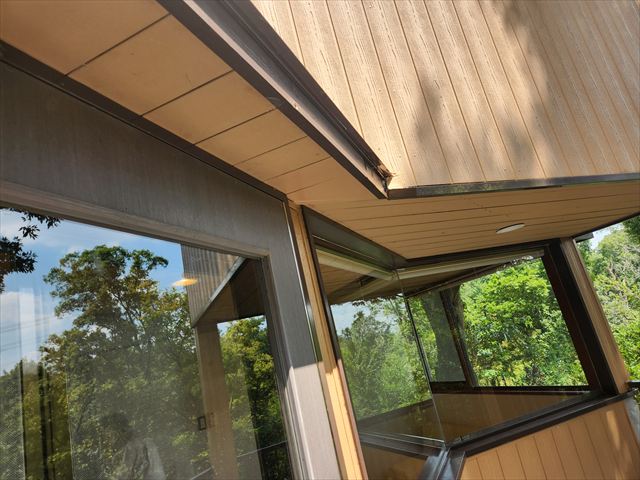 補修塗装した軒天井