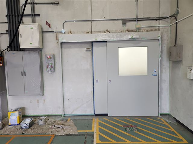 自動扉廻りの壁塗装前