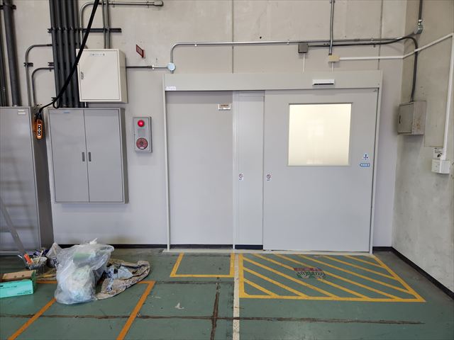 自動扉廻りの壁塗装後