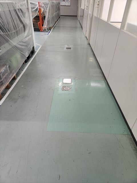 三重県津市の工場共用部廊下で重量物の走行に強い塗床工事を行いました。