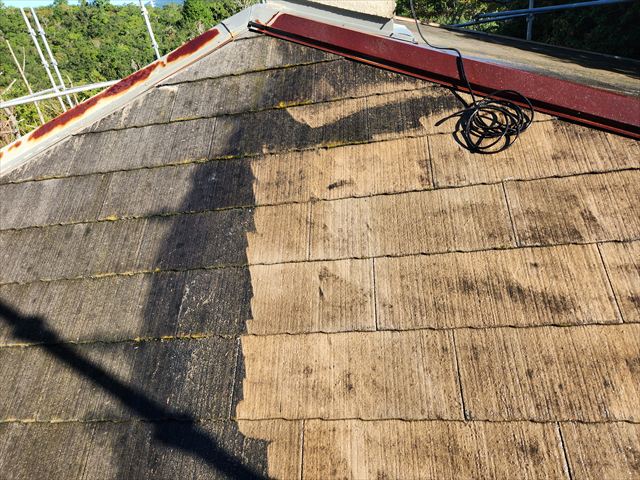 屋根塗装の下塗りで下地を均一化