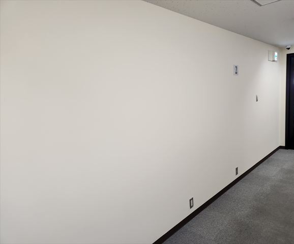 生き返った廊下壁