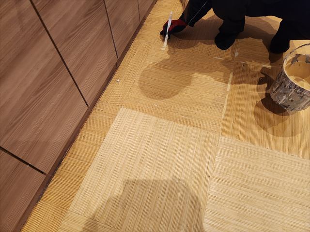 床を塗装で補修