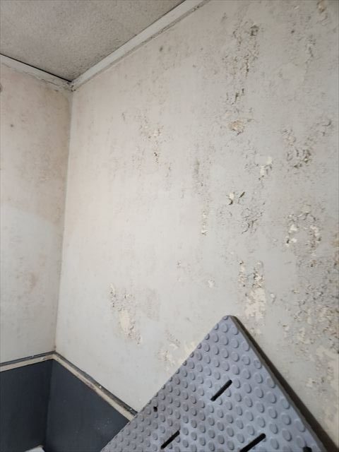 塗装前の浴室壁