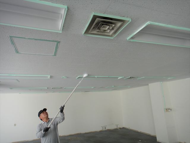 枚方市で事務所ビル内の空き室塗装工事を行いました。