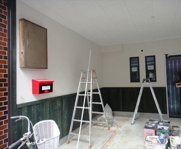 腰板上の壁塗装前