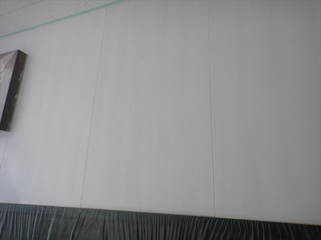 ケイカル板にシーラー塗布