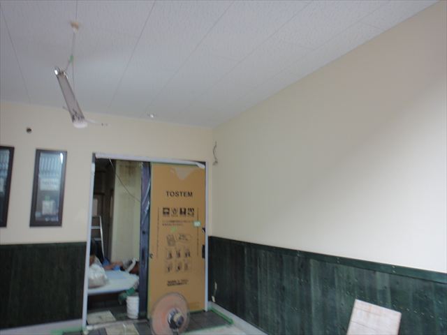 使用した壁は水性艶消し塗料