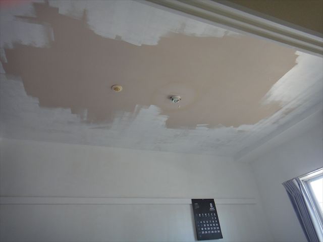 壁紙の上からの塗装