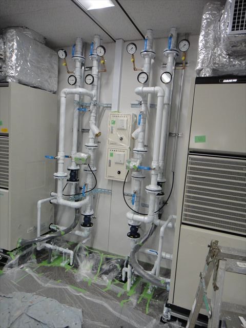 エポキシ材で下塗り