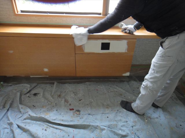 開口部をパテ処理