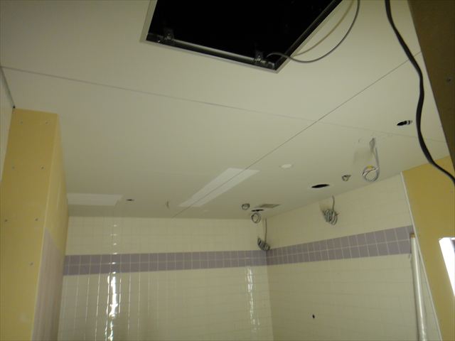 トイレ天井塗装前