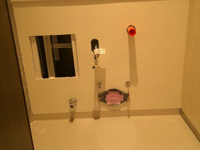 トイレ内壁塗装完