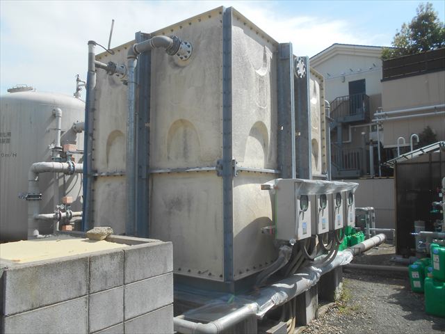 大阪市鶴見区で施設にあります受水槽の塗装工事を行いました。