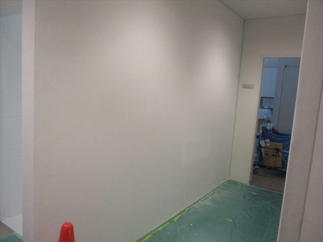 壁塗装１回目