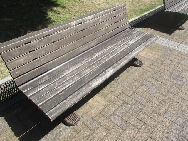 塗装前の木製ベンチ