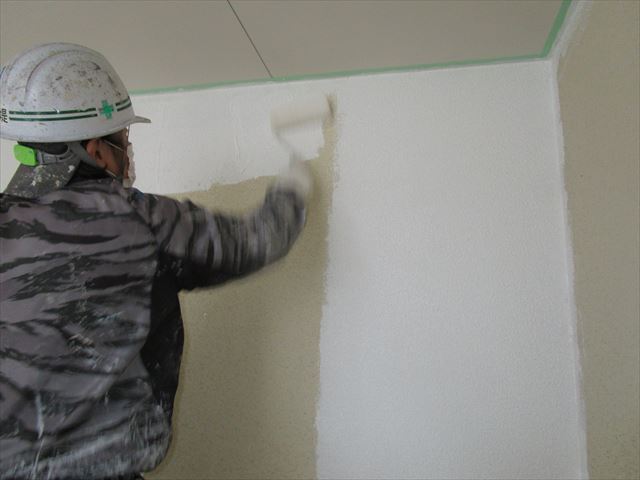 ガレージ内下塗り