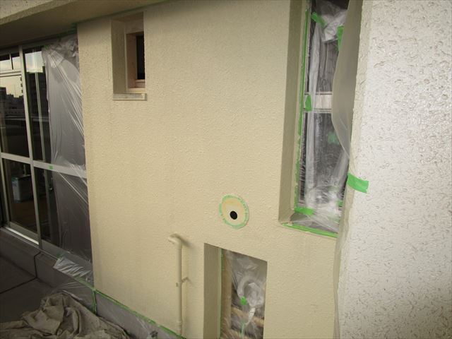 ベランダ壁下塗り