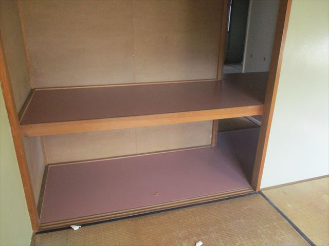 和室押入れ床の上塗り