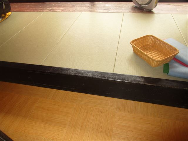畳みよせの剥がれた框
