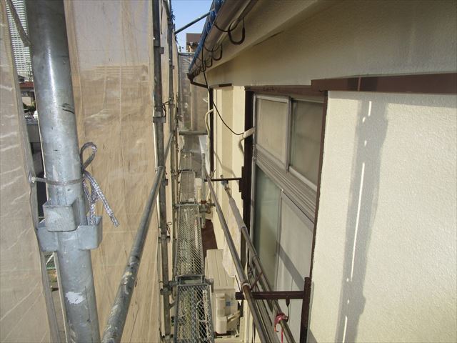 八尾市のアパートの外壁塗装工事をおこないました。