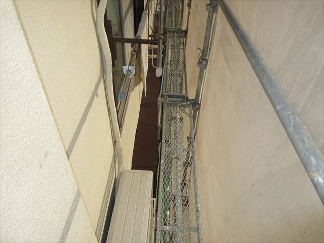 部屋から撮影した庇