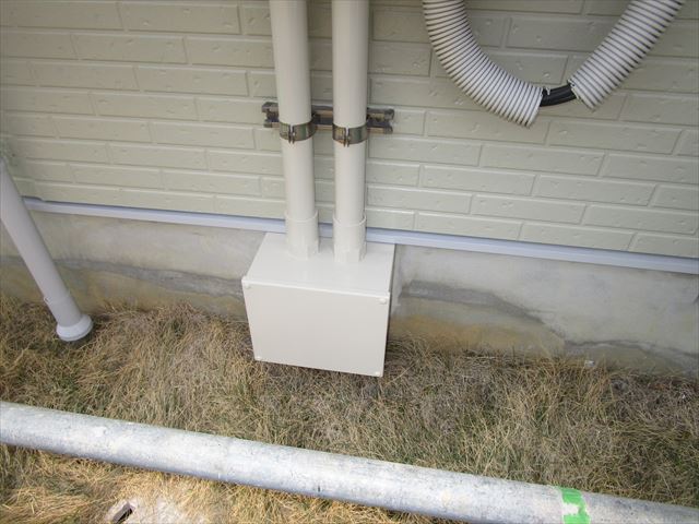堺市の共同住宅で壁に付随している部材の塗装をしました。