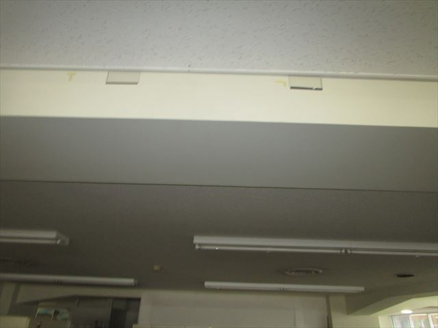 梁についているシール