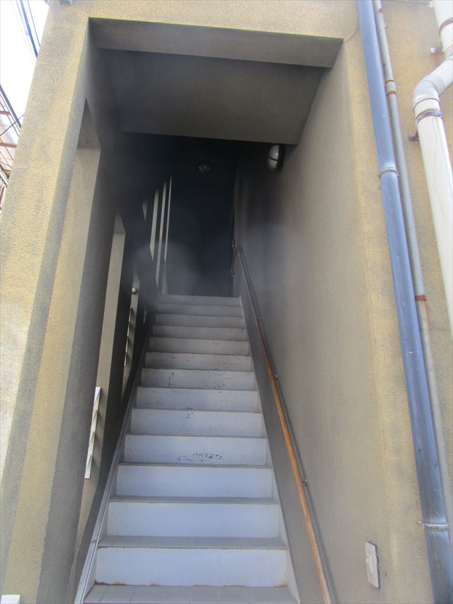 吹き抜け階段