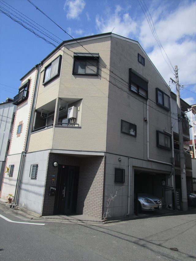 門真市でｽﾚｰﾄ屋根、外壁、シール打替えの見積りに伺いました