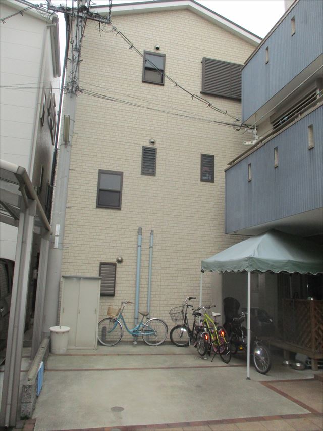 戸建ての裏面側