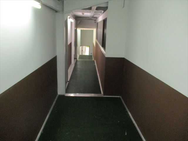 大阪市淀川区で事務所内の共用部の天井、壁塗装が終わりました。