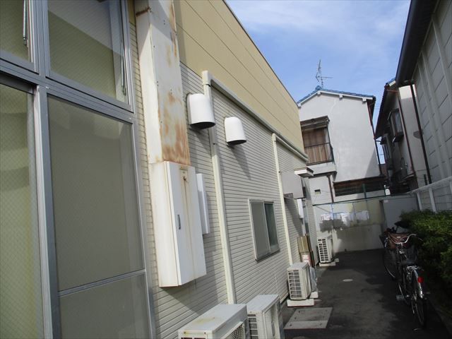 寝屋川市で施設の屋根鋼板と外壁他の見積もり調査に行きました。