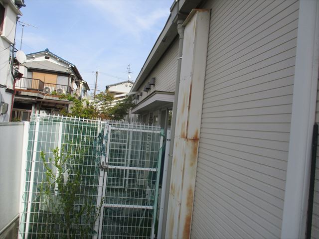 錆びた電気BOX