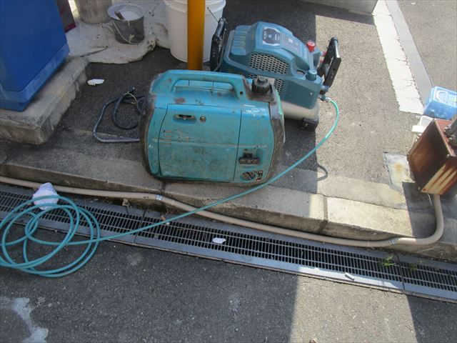 発電機とコンプレッサー
