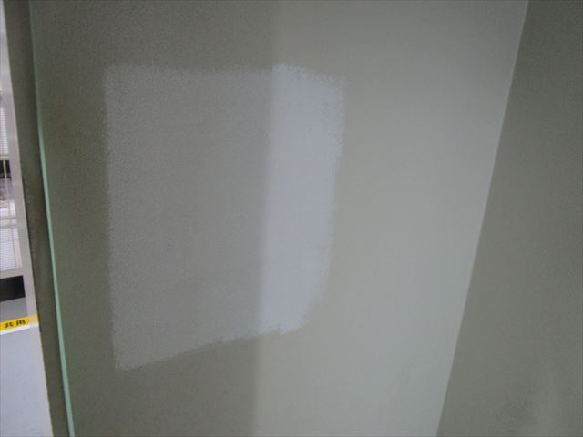 砂骨ローラーで柄付け