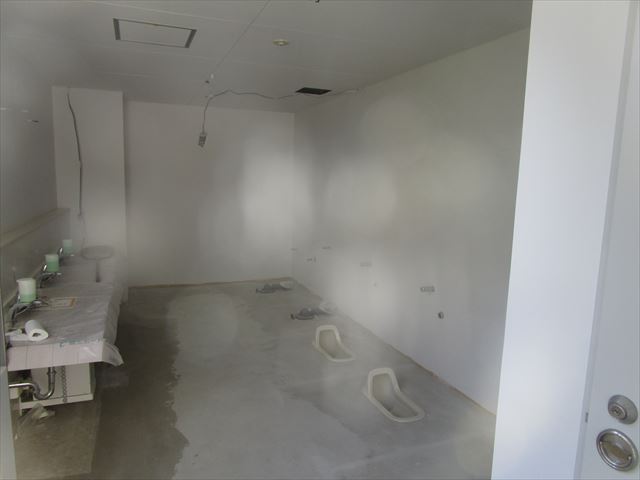 塗装後のトイレ内