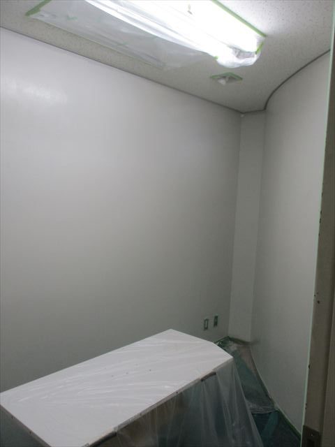 小部屋塗装前
