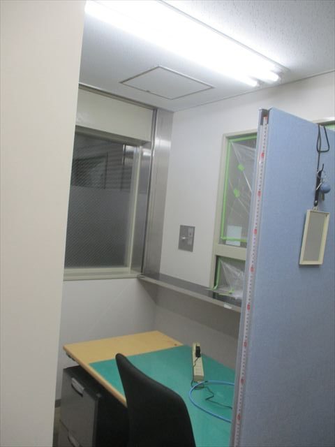 受付カウンター席塗装後