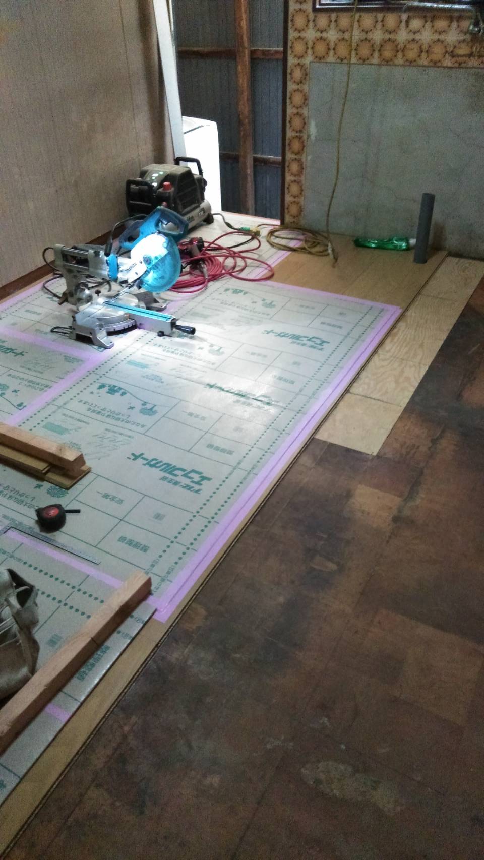 フロアー上貼り