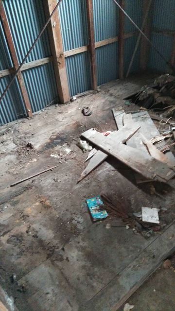 岐阜市の物置小屋の床の解体から床貼りを行いました