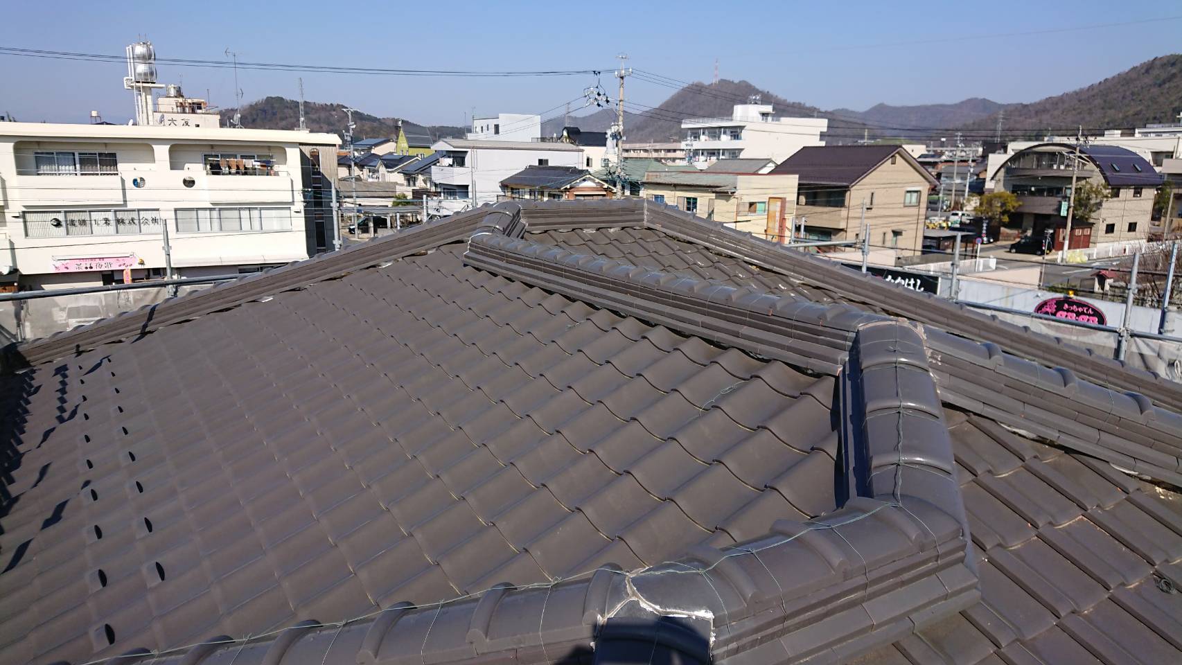 岐阜市で屋根漆喰下塗り工事を行いました。