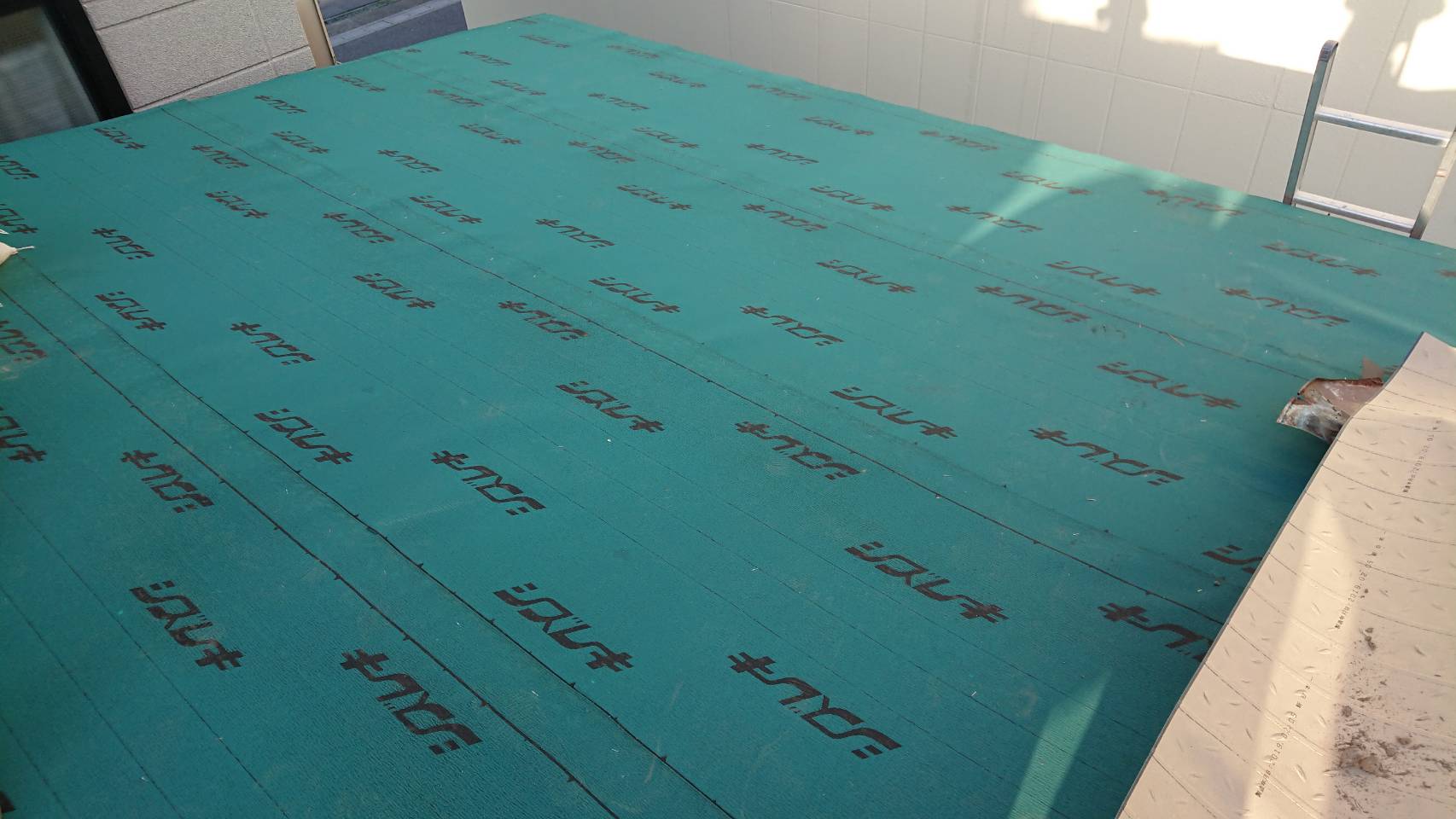 屋根下地