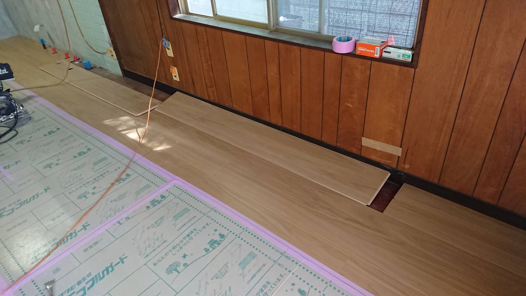 床貼り