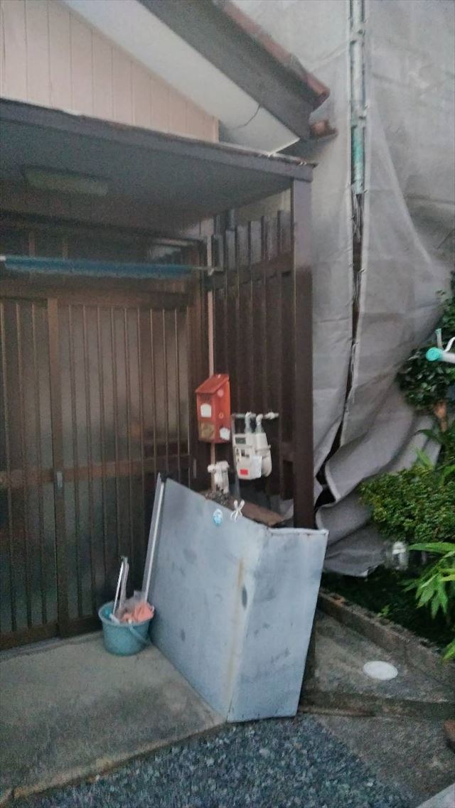 岐阜市玄関横の格子